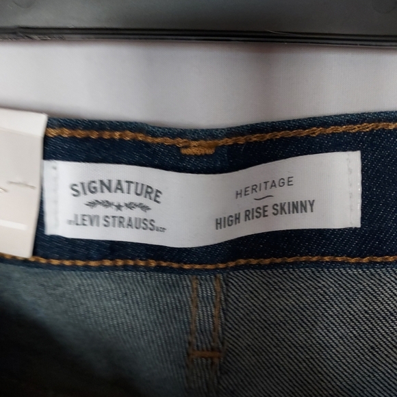 Womans Blue Jeans - Picture 4 of 8
